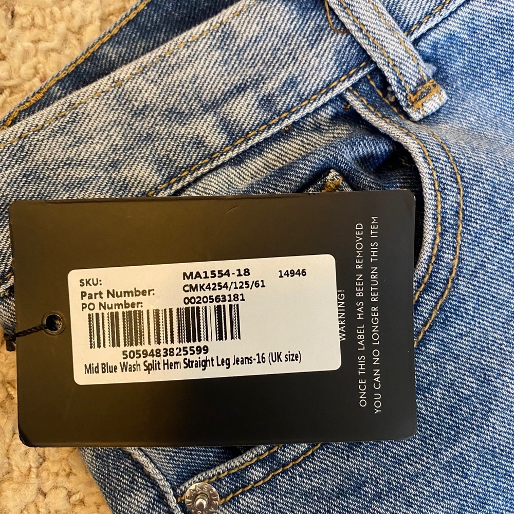 PrettyLittleThing Jeans - Picture 3 of 4